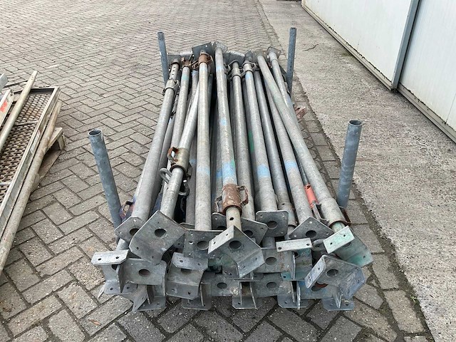 Schroefstempels, metselprofielen en steigermateriaal - afbeelding 5 van  18
