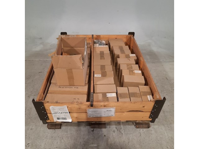 Schroeven en metalen pijpen - afbeelding 1 van  10