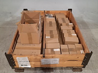 Schroeven en metalen pijpen - afbeelding 1 van  10