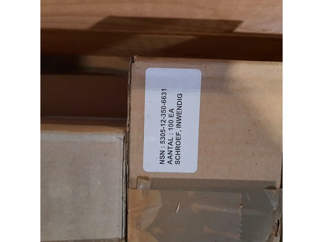 Schroeven en metalen pijpen - afbeelding 6 van  10