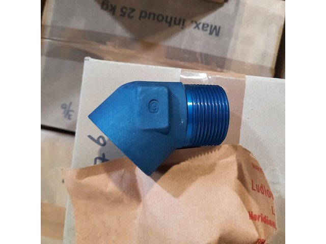 Schroeven en metalen pijpen - afbeelding 8 van  10