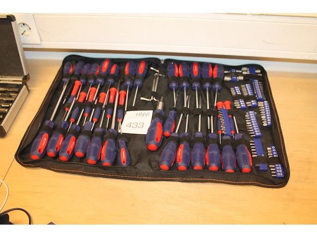 Schroevendraaier / bitset in foedraal. - afbeelding 1 van  3