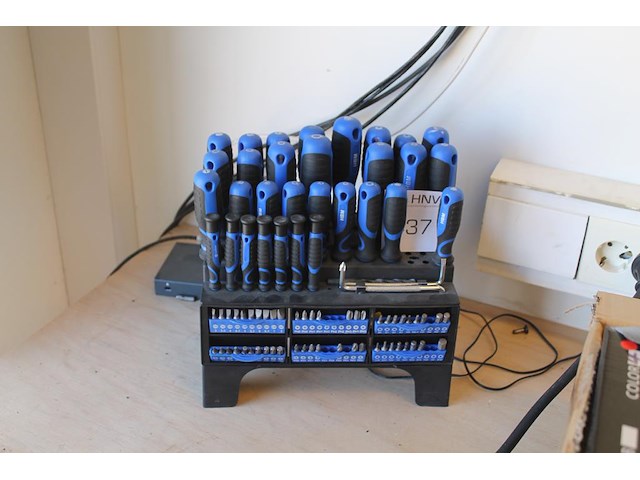 Schroevendraaier en bit-set hbm. - afbeelding 1 van  2