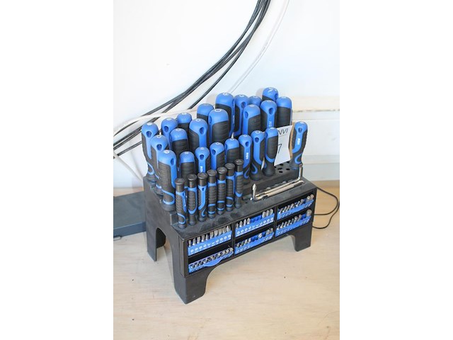 Schroevendraaier en bit-set hbm. - afbeelding 2 van  2