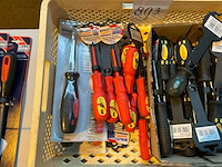 Schroevendraaiers in plastic krat - afbeelding 3 van  3