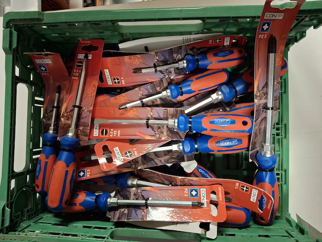 Schroevendraaiers met sleutelhulp mix maten 24 stuks - afbeelding 1 van  3