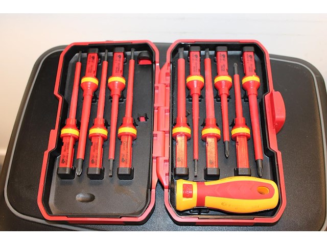 Schroevendraaierset in etui. incompleet. - afbeelding 1 van  1