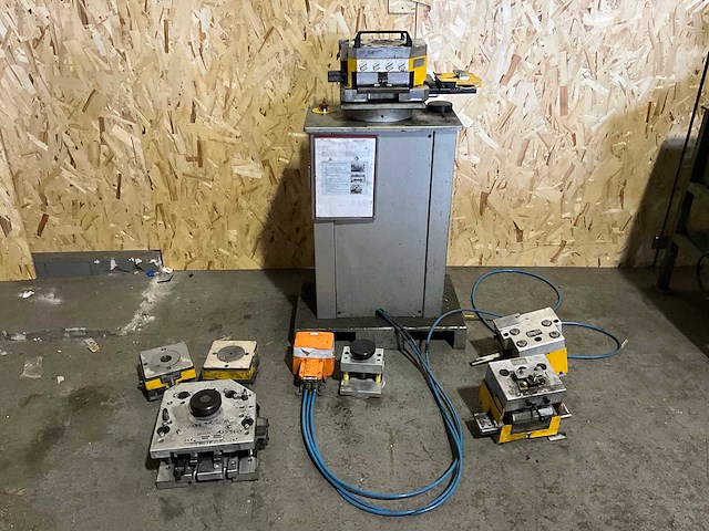 Schüco - 280570 - hydrauliek pers / stansmachine v.v. diverse stansen - afbeelding 1 van  16