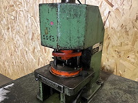 Schüco - universele stansmachine v.v. diverse stansen - afbeelding 2 van  7