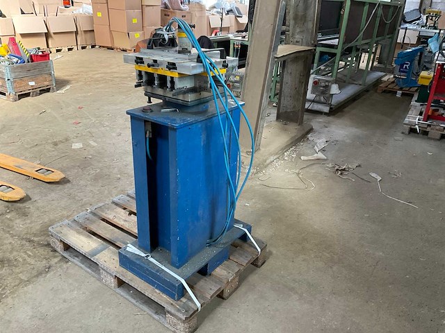 Schüco 280 580 hydraulische hoek / profielpers - afbeelding 9 van  9