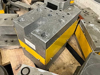 Schüco 297 838 pons machine v.v draaibaar plateau en div pons gereedschappen - afbeelding 7 van  9