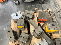 Schüco 297 838 pons machine v.v draaibaar plateau en div pons gereedschappen - afbeelding 9 van  9