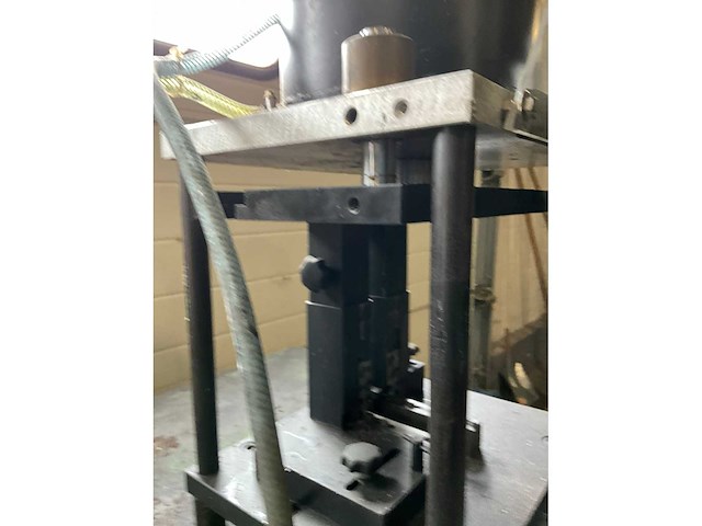 Schüco 792-870 pneumatische stansmachine - afbeelding 5 van  5