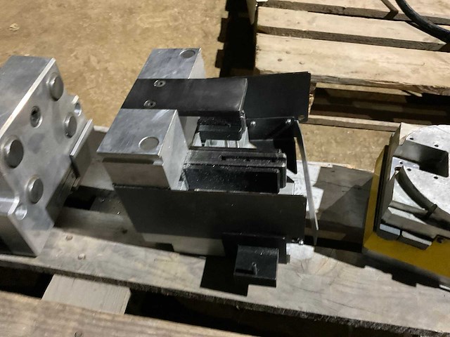 Schüco aluminium ponsgereedschap (5x) - afbeelding 1 van  15