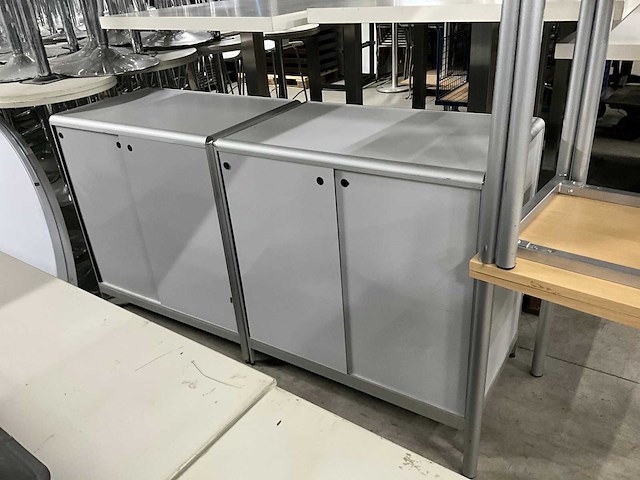 Schuifdeur kasten (2x) - afbeelding 1 van  4