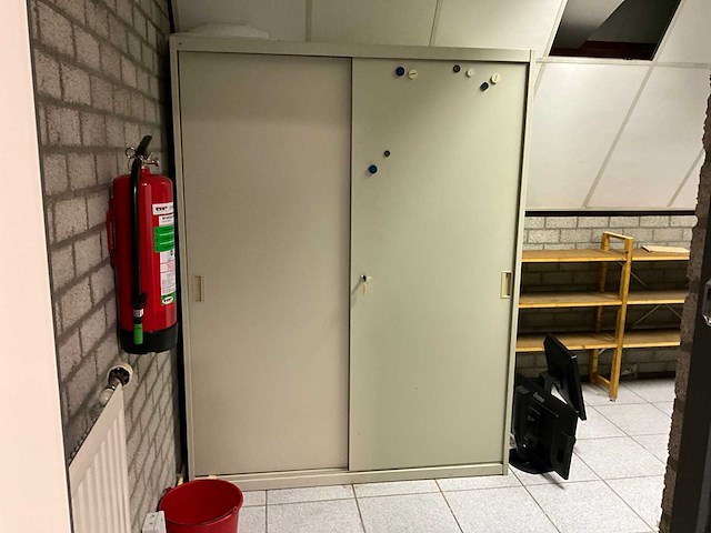 Schuifdeurkast en divers - afbeelding 4 van  7