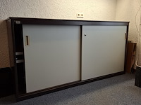 Schuifdeurkast met inhoud - afbeelding 1 van  3