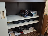 Schuifdeurkast met inhoud - afbeelding 3 van  3