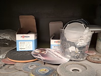 Schuifdeurkast met inhoud - afbeelding 8 van  27