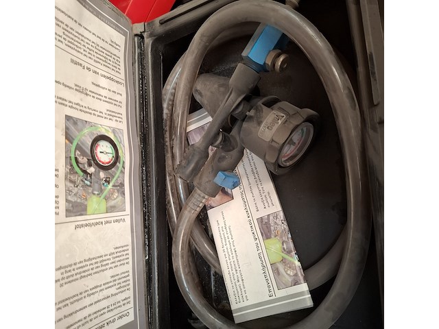 Schuifdeurkast met inhoud - afbeelding 10 van  27