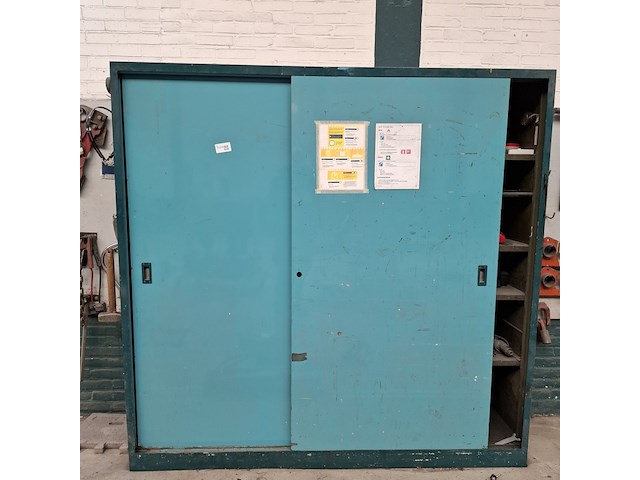 Schuifdeurkast met inhoud - afbeelding 1 van  27