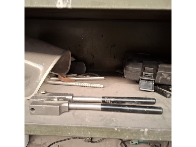 Schuifdeurkast met inhoud - afbeelding 17 van  27