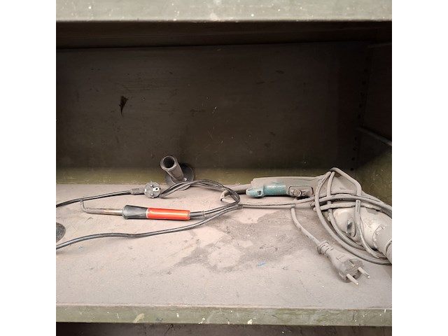 Schuifdeurkast met inhoud - afbeelding 19 van  27