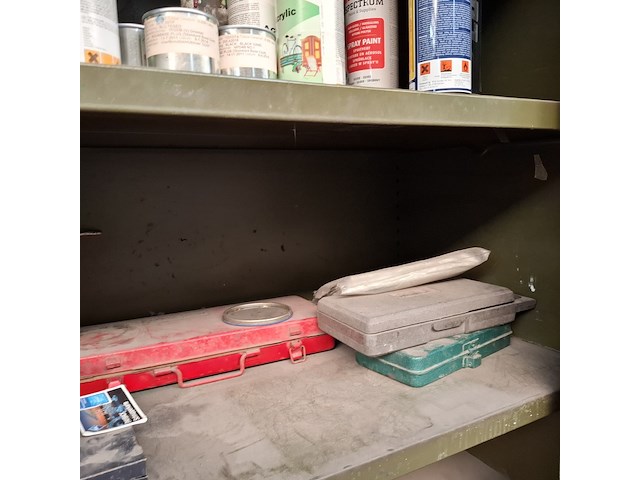 Schuifdeurkast met inhoud - afbeelding 24 van  27