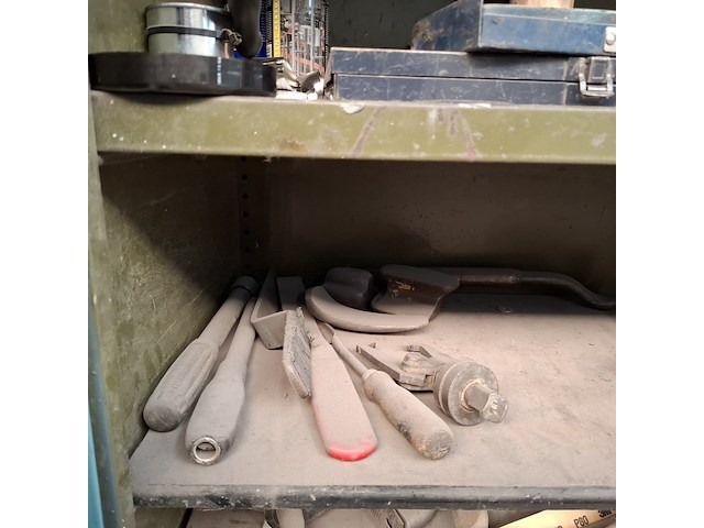 Schuifdeurkast met inhoud - afbeelding 25 van  27