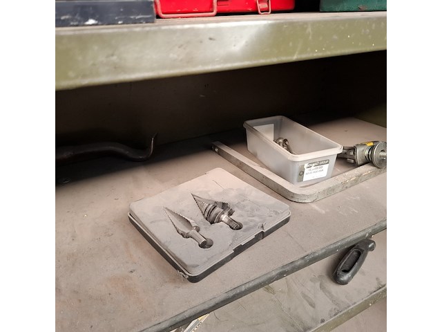 Schuifdeurkast met inhoud - afbeelding 26 van  27