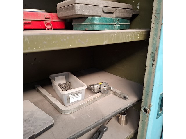 Schuifdeurkast met inhoud - afbeelding 27 van  27