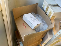 Schuifkast/ magazijnstelling met inhoud - afbeelding 7 van  16