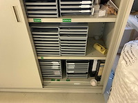 Schuifkast/ magazijnstelling met inhoud - afbeelding 14 van  16