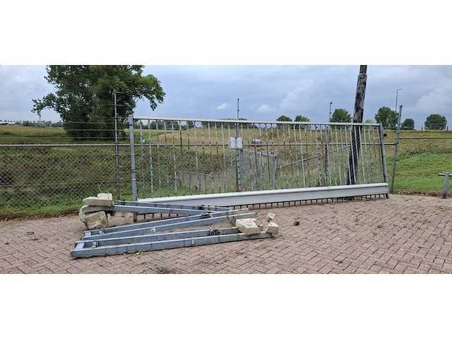 Schuifpoort, heras - afbeelding 1 van  6