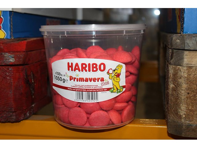 Schuimaardbeien haribo 14 overdozen met 6 emmers a 1050 g. tht 7/8 2026. - afbeelding 1 van  2