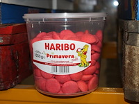 Schuimaardbeien haribo 14 overdozen met 6 emmers a 1050 g. tht 7/8 2026. - afbeelding 1 van  2