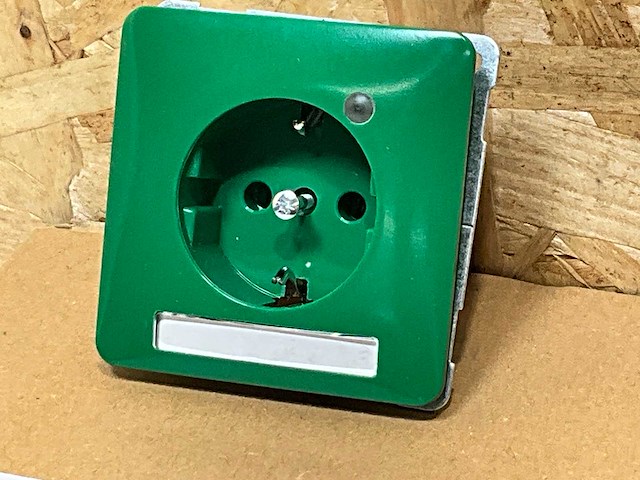 Schuko stopcontact 2 polig groen (70x) - afbeelding 2 van  5