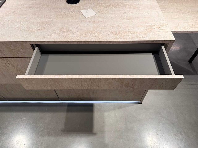 Schüller - beurskeuken met aeg apparatuur - afbeelding 49 van  68