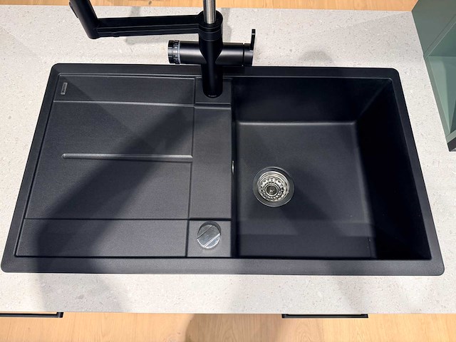 Schüller - beurskeuken met falmec / siemens apparatuur - afbeelding 16 van  73