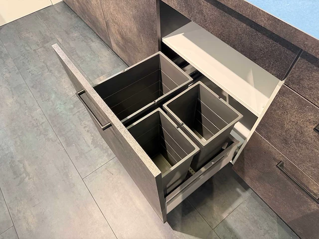 Schüller - collectie 2028 - schiereiland keukenopstelling met bosch apparatuur - afbeelding 23 van  23