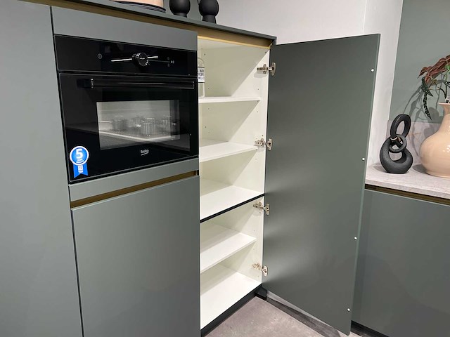 Schüller - easy toledo ultramat - showroomkeuken met beko apparatuur - afbeelding 7 van  13