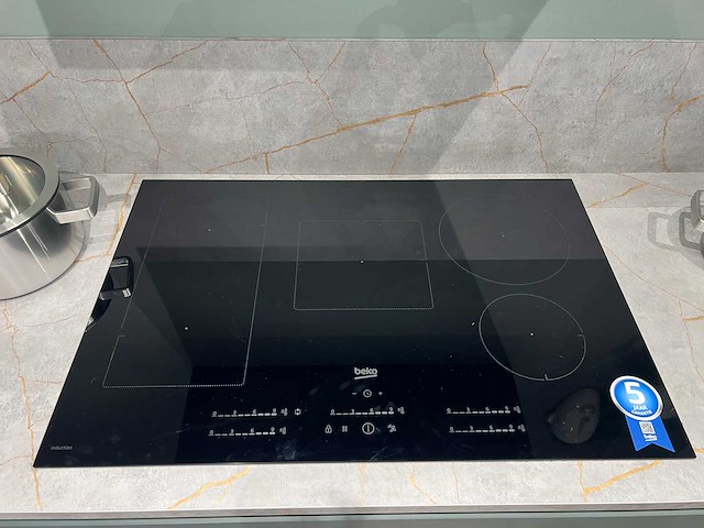 Schüller - easy toledo ultramat - showroomkeuken met beko apparatuur - afbeelding 22 van  26