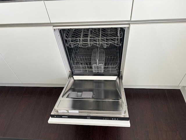 Schüller - keuken met apparatuur - afbeelding 19 van  28