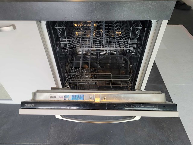 Schüller - keuken met zanussi apparatuur - afbeelding 13 van  24