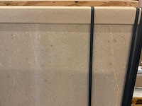 Schüller - rechtopgestelde keuken met kastenwand en barzitdeel - afbeelding 8 van  9