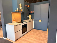 Schuller - showroomkeuken met aeg/juno apparatuur - afbeelding 1 van  14