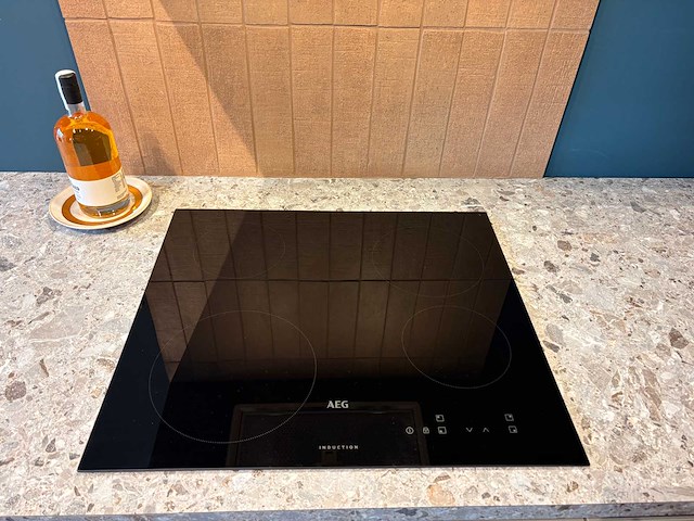 Schuller - showroomkeuken met aeg/juno apparatuur - afbeelding 9 van  14