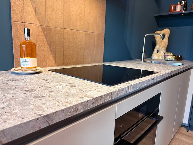 Schuller - showroomkeuken met aeg/juno apparatuur - afbeelding 10 van  14