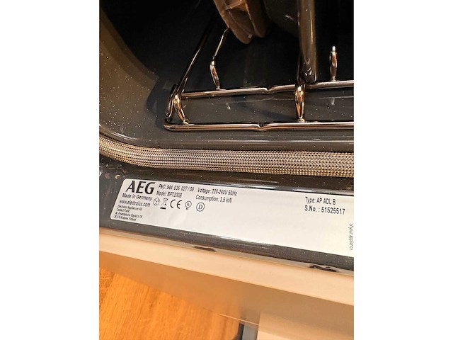 Schuller - showroomkeuken met aeg/juno apparatuur - afbeelding 13 van  14