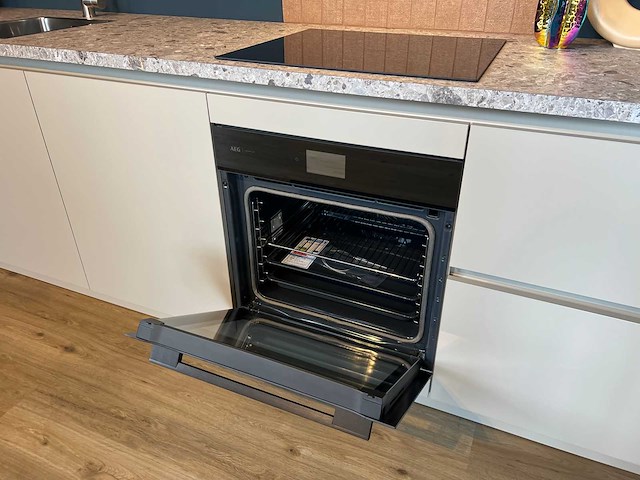 Schüller - showroomkeuken met aeg/juno apparatuur - afbeelding 5 van  20